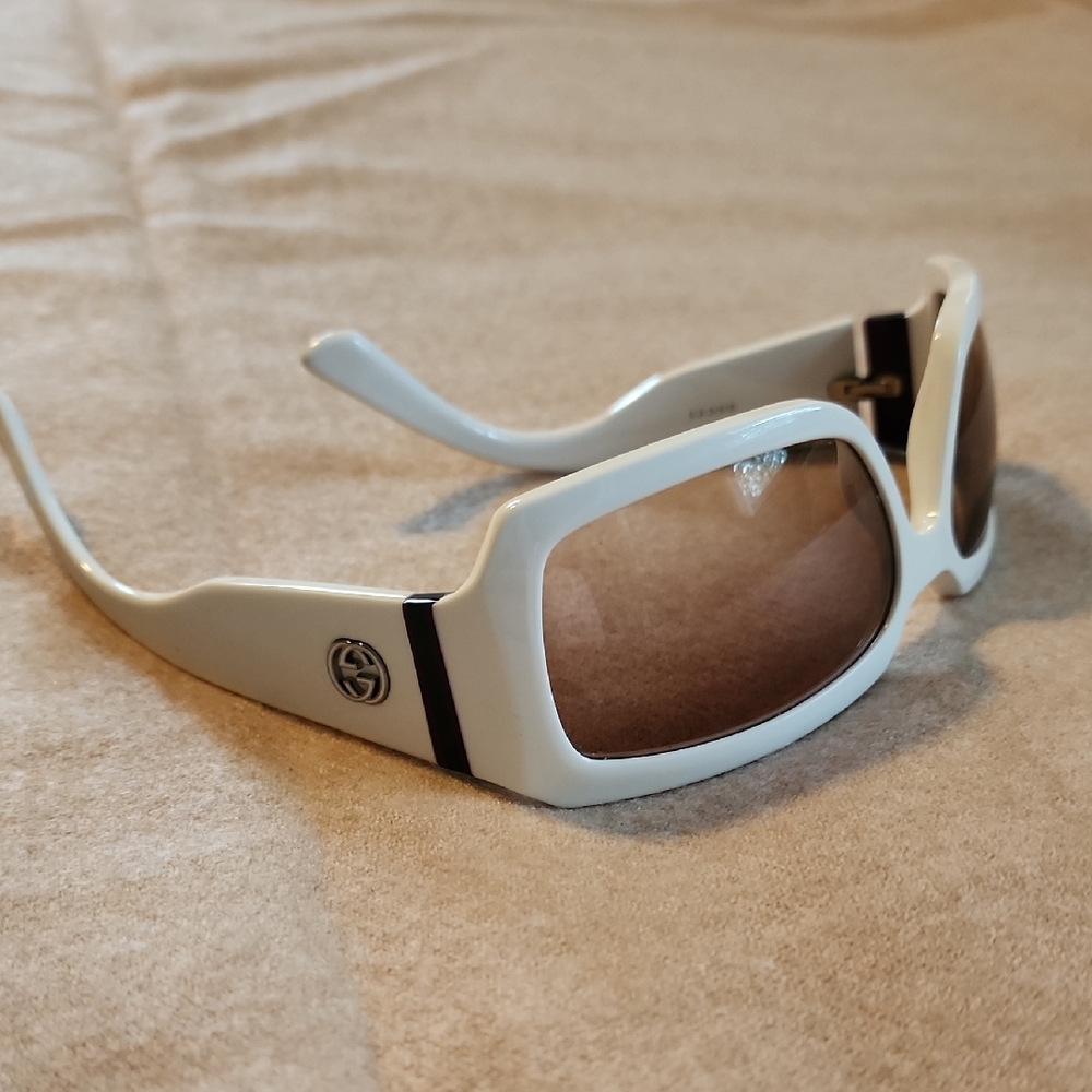 Gucci White Frame Gradient Tint Sunglasses